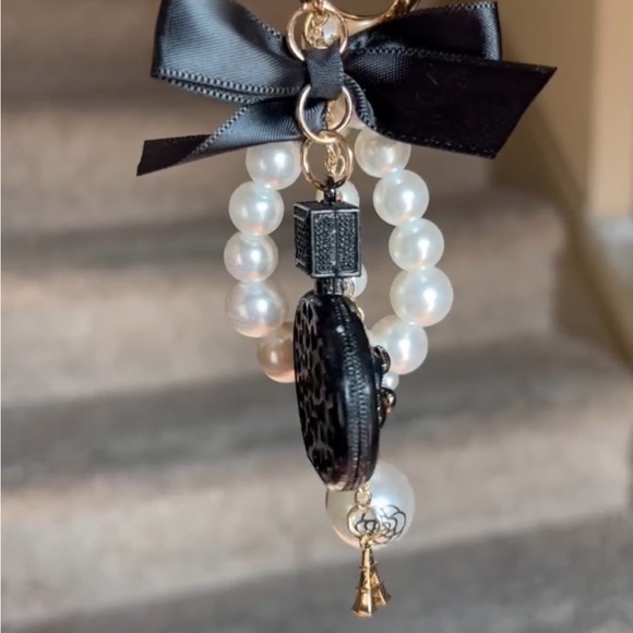 🐵BEAUTIFUL CHARMS KEYCHAIN ALL NEW 🐵 - Picture 12 of 13